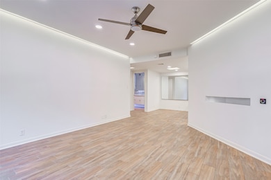 2829 Timmons Ln unit 167, Houston, TX 77027 - photo 5