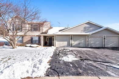 305 Buckingham Cir unit D, Elgin, IL 60120 - photo 6