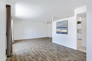 10836 N Madison Dr-6