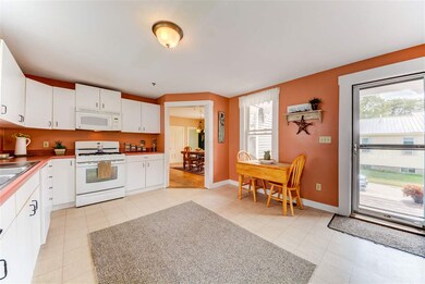 62 Pleasant St, Conway, NH 03818 - photo 6