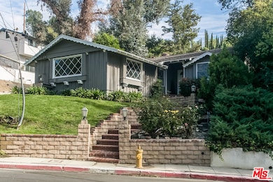 21802 Ybarra Rd, Woodland Hills, CA 91364 - photo 2