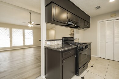 3414 Mckinley Ln, Houston, TX 77088 - photo 7