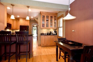 149 N Avon Rd, Elmhurst, IL 60126 - photo 5