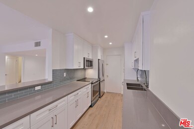 136 S Palm Dr unit 103, Beverly Hills, CA 90212 - photo 3