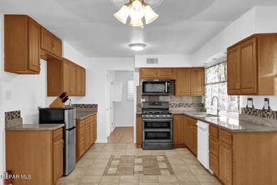 10679 Janway Dr, El Paso, TX 79935 - photo 6