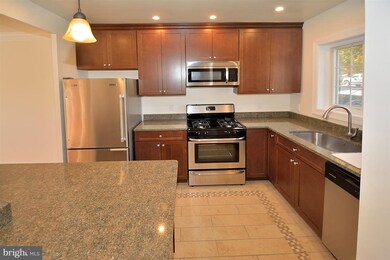 3351 Martha Custis Dr unit 825-3351, Alexandria, VA 22302 - photo 5