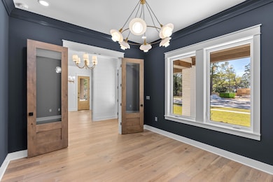 Modern_room_with_wooden_doors