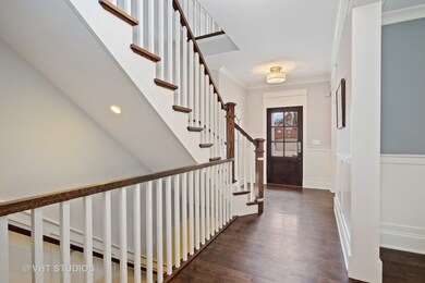 588 S Hawthorne Ave, Elmhurst, IL 60126 - photo 4