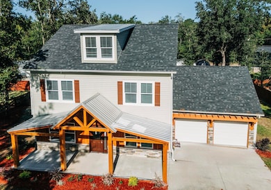 438 Locust St, Walterboro, SC 29488 - photo 2