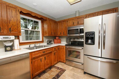 Newer appliances included!