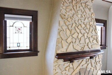 921 N Pine St, Davenport, IA 52804 - photo 3