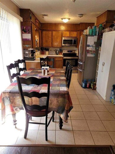 810 W E Ave, Cache, OK 73527 - photo 5