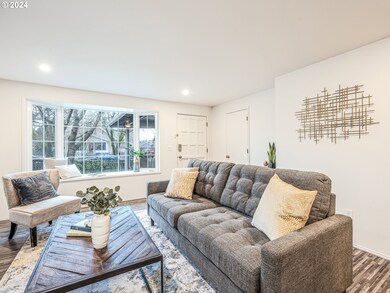 Living Room/Entrance
