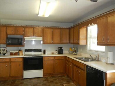 361 W Doak Rd, Manchester, TN 37355 - photo 6