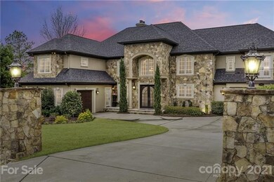 Cul de sac home in Peninsula area with 3 car garag