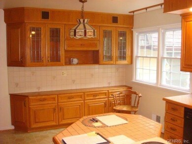 ANOTHER VIEW OF THE KITCHEN DINETTE AREA.