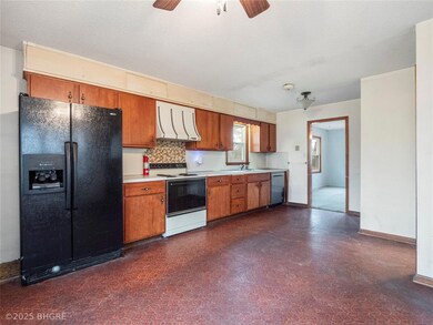 1401 1st St N, Newton, IA 50208 - photo 5