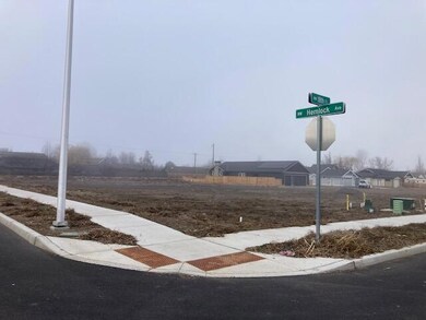 803 NW 18th Ct, Redmond, OR 97756 - photo 2