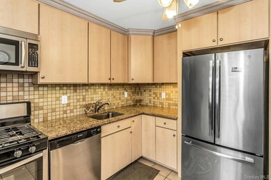 11 Harbour Ln unit 1A, Oyster Bay, NY 11771 - photo 6