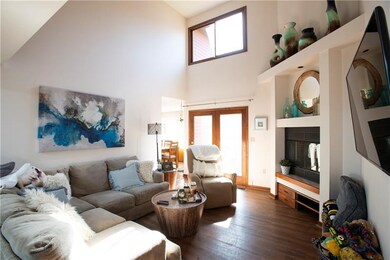 Perfect for entertaining, lots of light along with