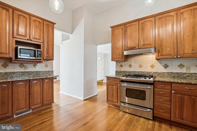 8524 Acorn Cir, Vienna, VA 22180 - photo 6