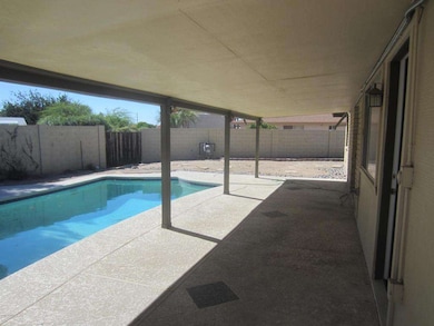 AMAZING LARGE COVERED PATIO