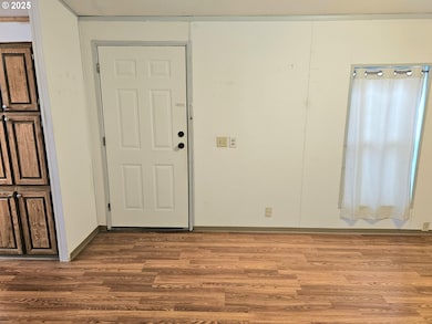 612 N Cascade Dr unit 25, Woodburn, OR 97071 - photo 2