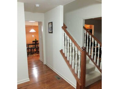 Entry/Foyer.