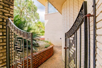 809 Bernard Cir, Mobile, AL 36693 - photo 4