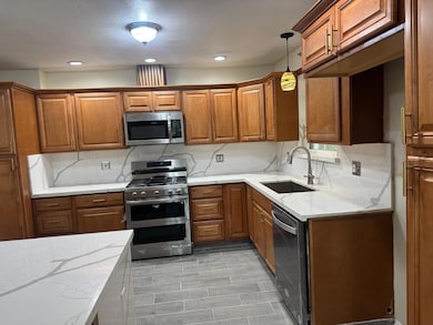 956 E Cinnamon Dr, Lemoore, CA 93245 - photo 4