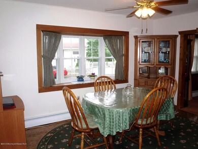 906 woodmere bay window