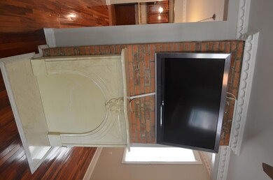 Living Rm Mantel