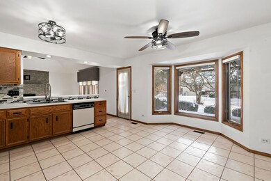 1874 Ranchview Dr, Naperville, IL 60565 - photo 6