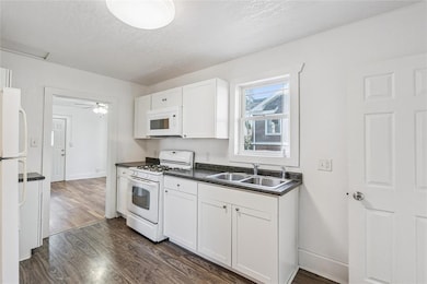 123 E 8th St S, Newton, IA 50208 - photo 6