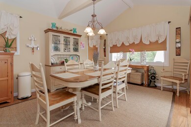 Dining1