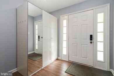 2431 Clover Field Cir, Herndon, VA 20171 - photo 5