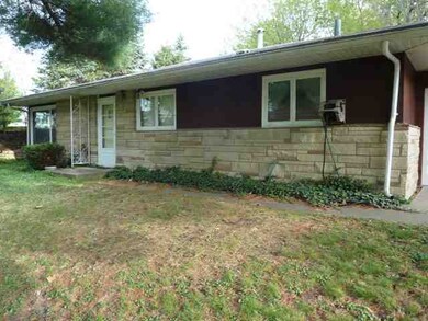208 Pershing Ct, Davenport, IA 52803 - photo 2