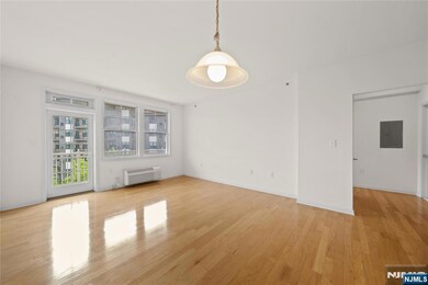4 Constellation Place unit 308, Jersey City, NJ 07305 - photo 3