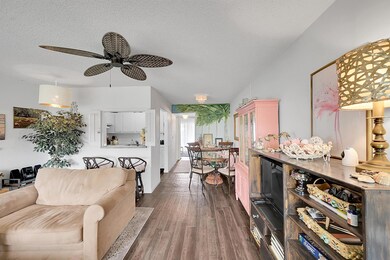 312 Sheffield M, West Palm Beach, FL 33417 - photo 4