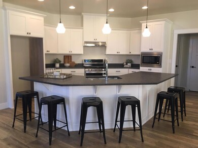 515 S Loop Rd, Jacksonville, OR 97530 - photo 4