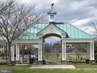 13850 Greendale Dr unit 51, Woodbridge, VA 22191 - photo 2