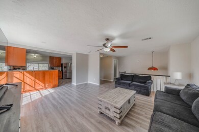 408 Gleneagles Dr, Friendswood, TX 77546 - photo 5