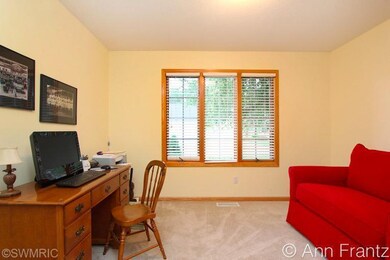 2034 Krislin Dr NE unit 31, Grand Rapids, MI 49505 - photo 4