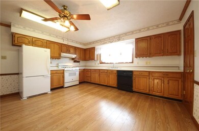 925 Creekside Ln, Plainfield, IN 46168 - photo 6