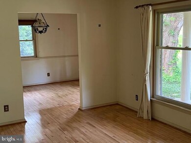 214 Meadow Glen Ln, Reading, PA 19607 - photo 4