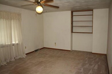 630 S Trindle St, Hugoton, KS 67951 - photo 4