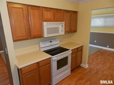 1416 Fairlane Dr, Bettendorf, IA 52722 - photo 5