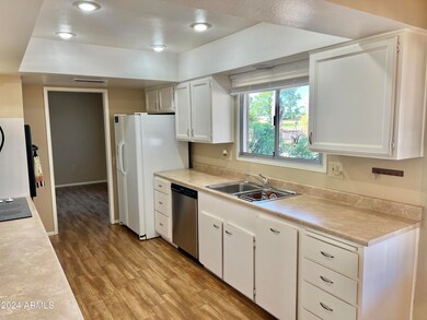 9506 W Lindgren Ave unit 55, Sun City, AZ 85373 - photo 3