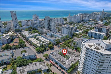 3 Blocs walking Distance to the Beach