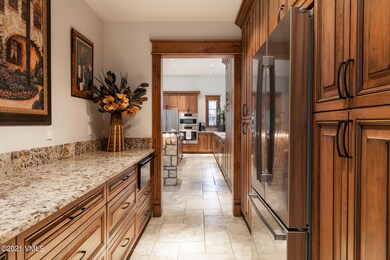 950_cordillera_way_interior_pantry